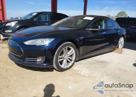 2013 Tesla Model S Performance z USA, uszkodzony, nr VIN 5YJSA1CP2DFP04423